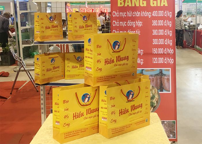 Chả mực Hiền Nhung là một thương hiệu nổi tiếng tại chợ Hạ Long